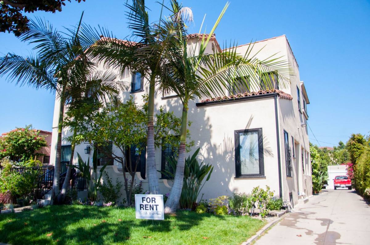 Apartment for rent at 424-426 1 2 N Alta Vista Blvd, Los Angeles, CA 90036