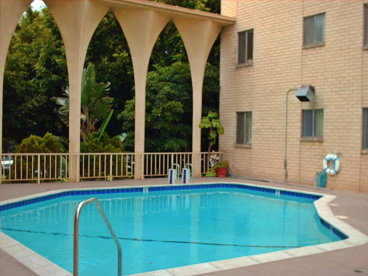 Apartment for rent at 9005 Burton Way, Los Angeles, CA 90048