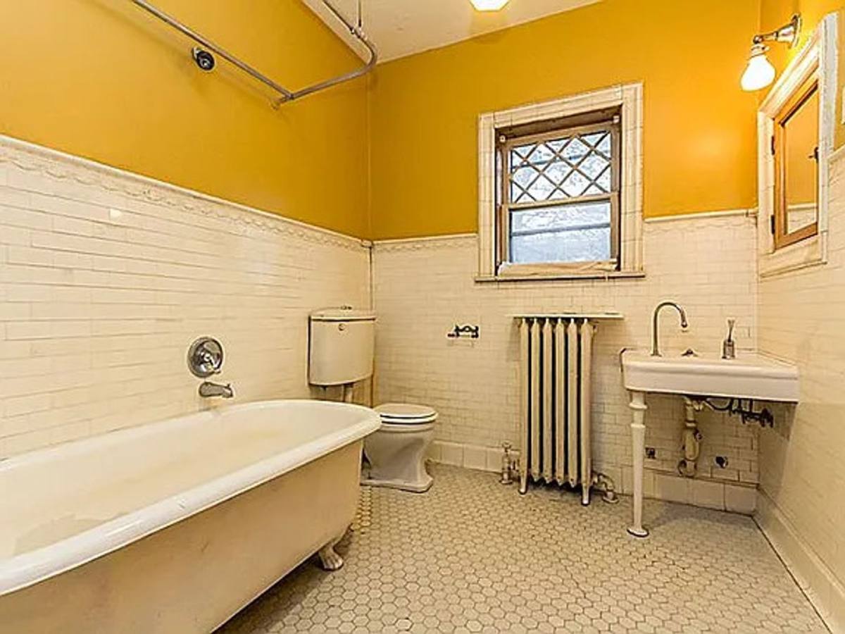 Apartment for rent at 663 17th St, Des Moines, IA 50314