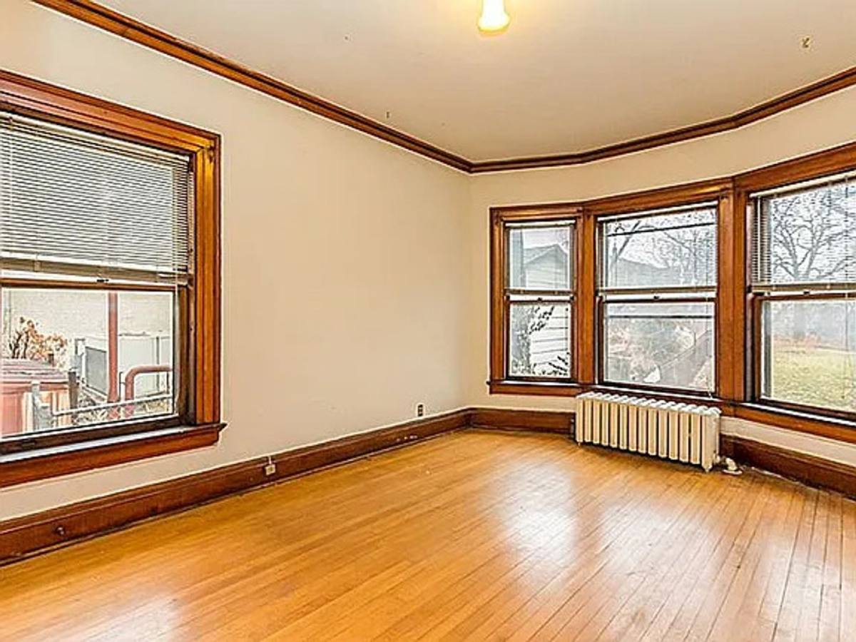 Apartment for rent at 663 17th St, Des Moines, IA 50314