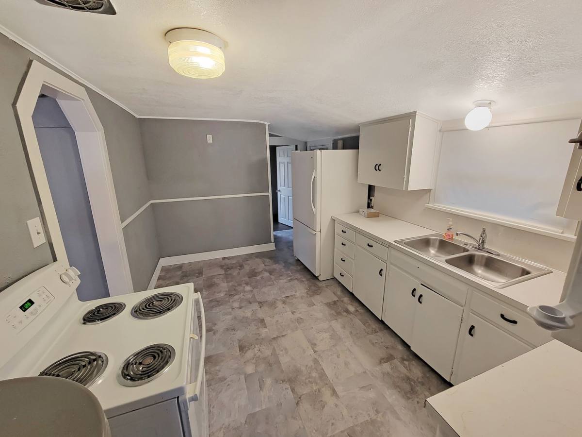 House for rent at 839 1st Ave N, Kent, WA 98032