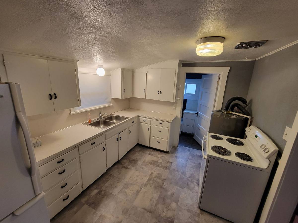 House for rent at 839 1st Ave N, Kent, WA 98032