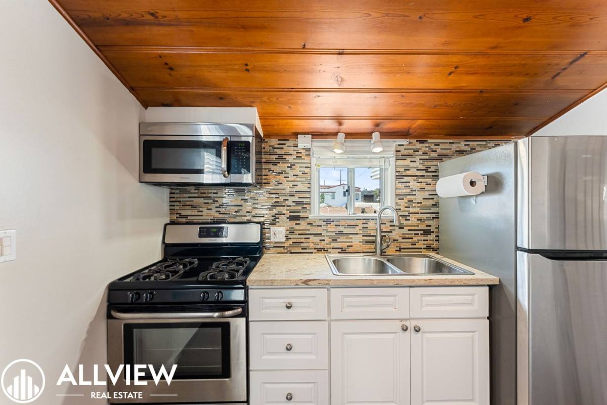 Apartment for rent at 926 W Balboa Blvd, Newport Beach, CA 92661