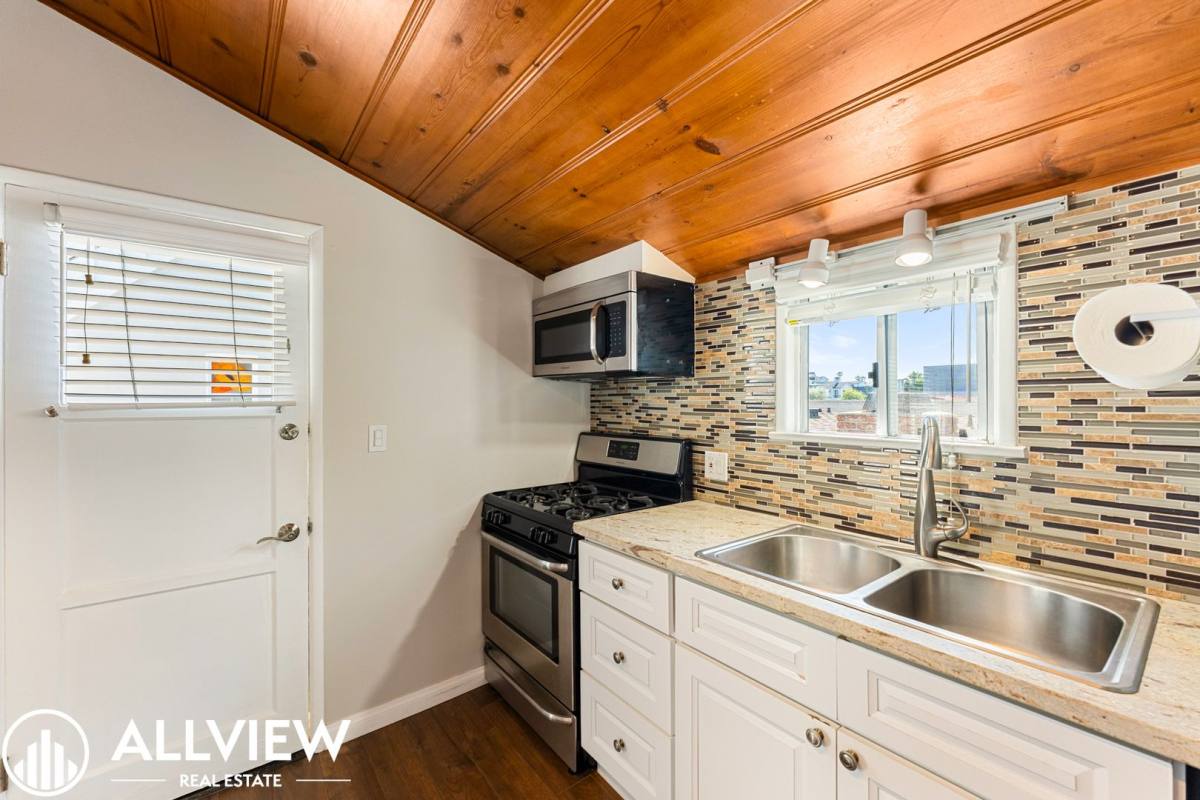Apartment for rent at 926 W Balboa Blvd, Newport Beach, CA 92661
