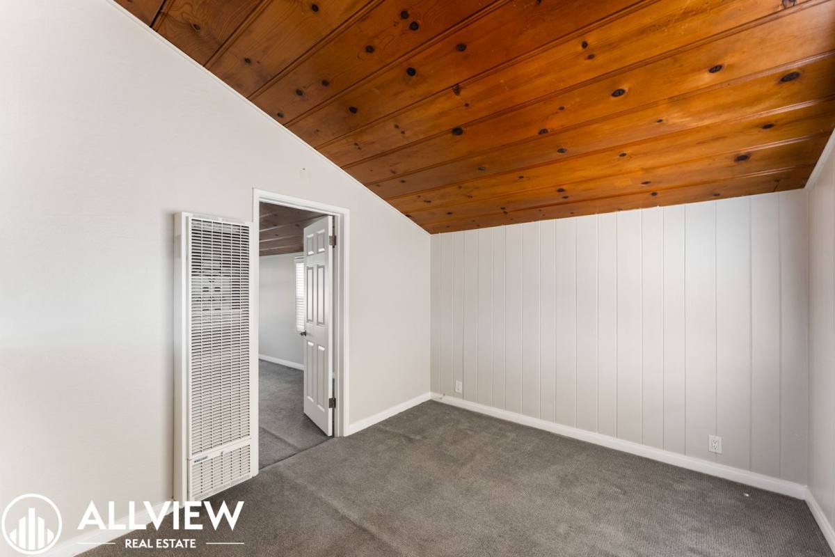 Apartment for rent at 926 W Balboa Blvd, Newport Beach, CA 92661