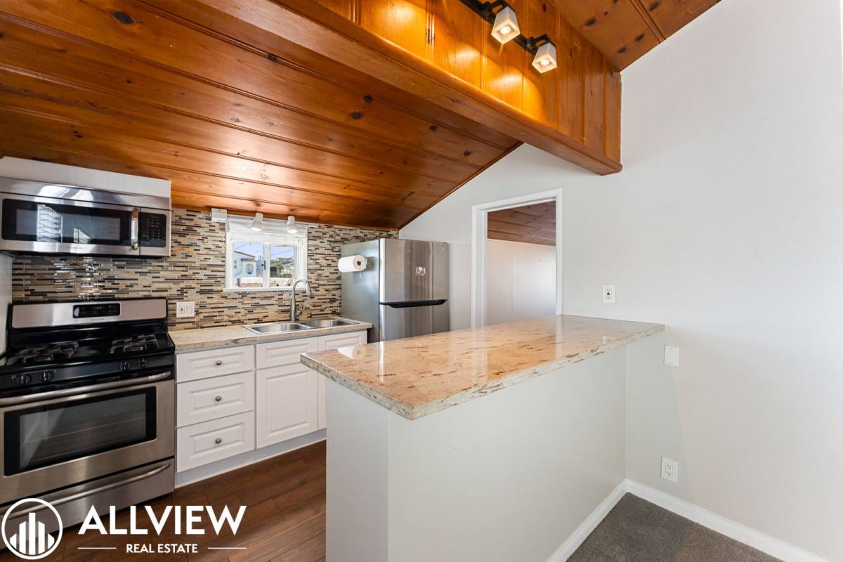 Apartment for rent at 926 W Balboa Blvd, Newport Beach, CA 92661