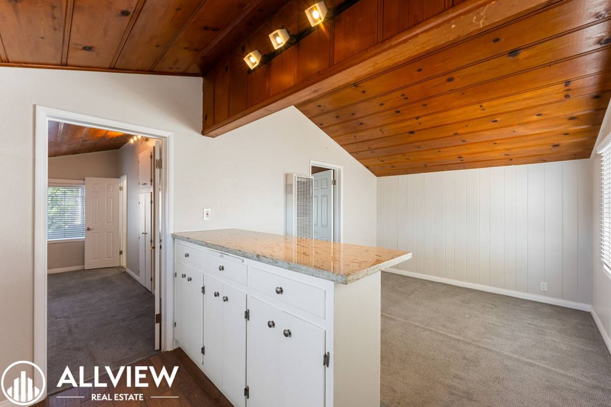 Apartment for rent at 926 W Balboa Blvd, Newport Beach, CA 92661