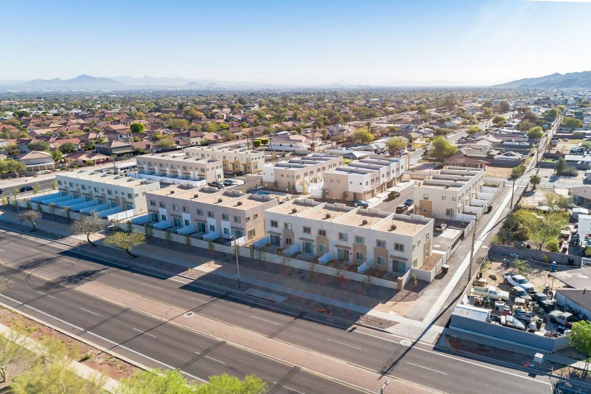 Apartment for rent at 11 E Dobbins Rd, Phoenix, AZ 85042