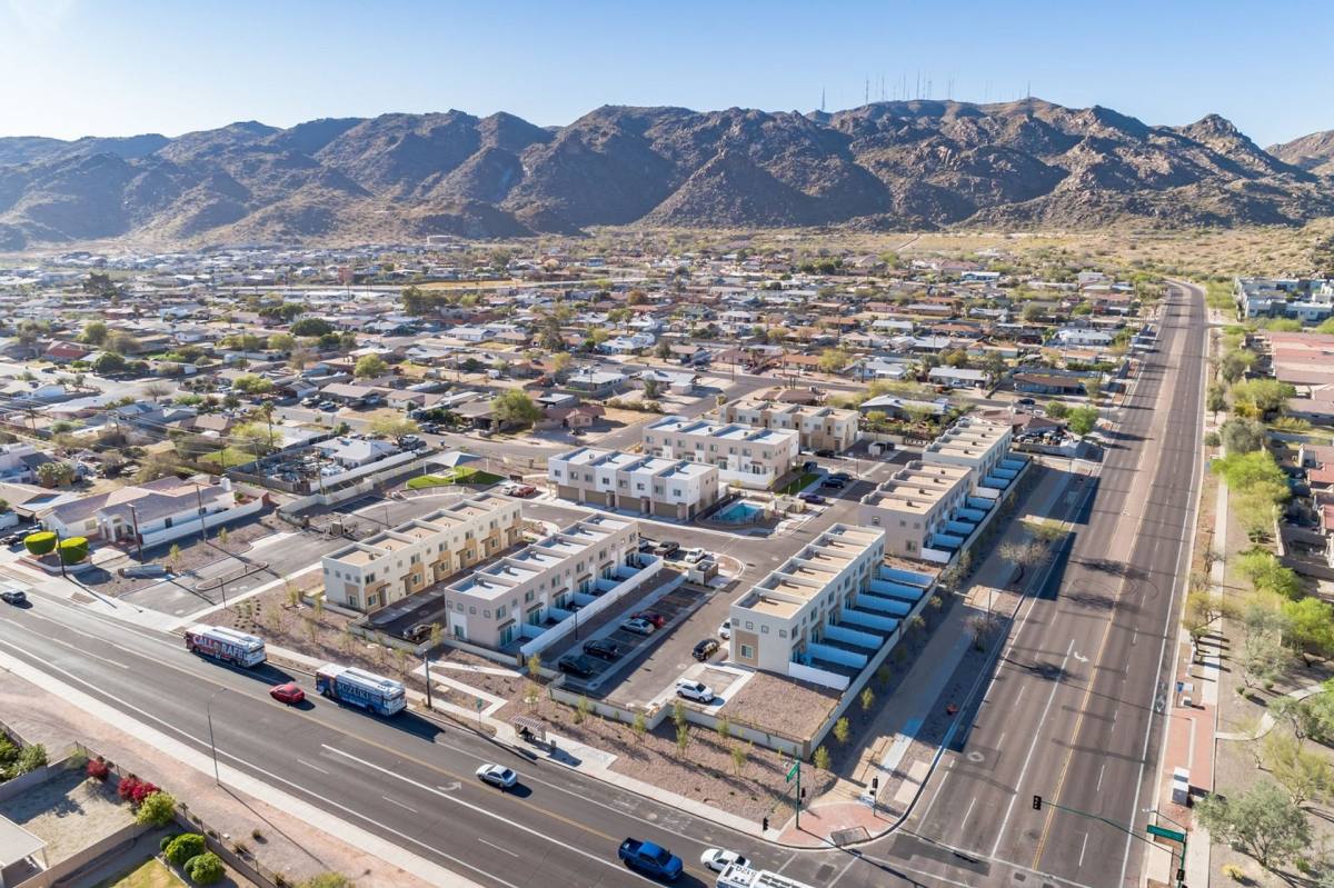 Apartment for rent at 11 E Dobbins Rd, Phoenix, AZ 85042