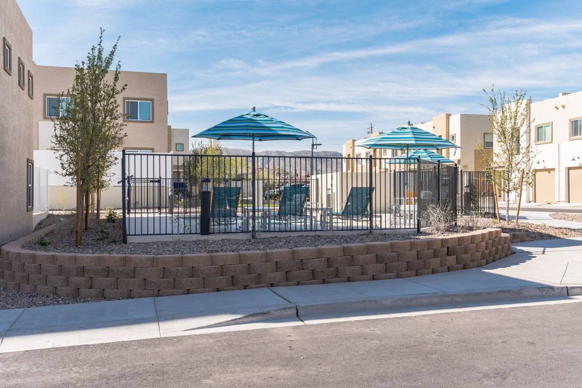 Apartment for rent at 11 E Dobbins Rd, Phoenix, AZ 85042