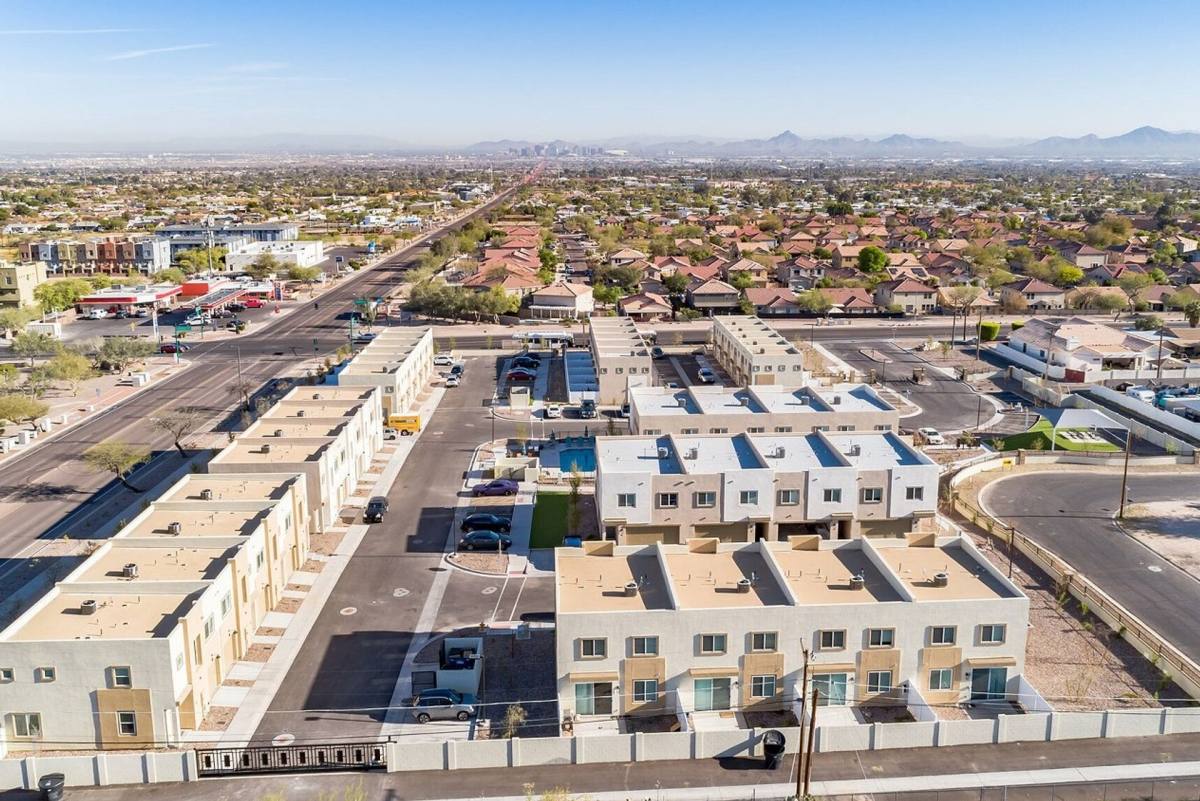 Apartment for rent at 11 E Dobbins Rd, Phoenix, AZ 85042