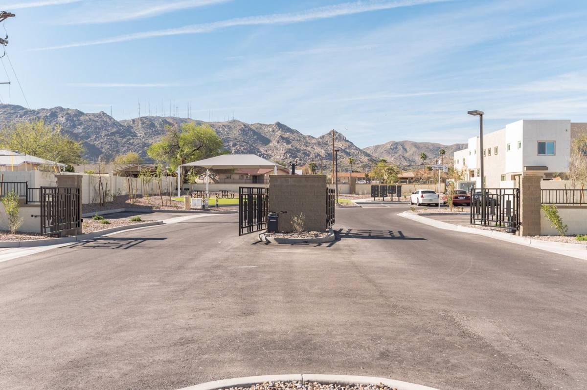 Apartment for rent at 11 E Dobbins Rd, Phoenix, AZ 85042