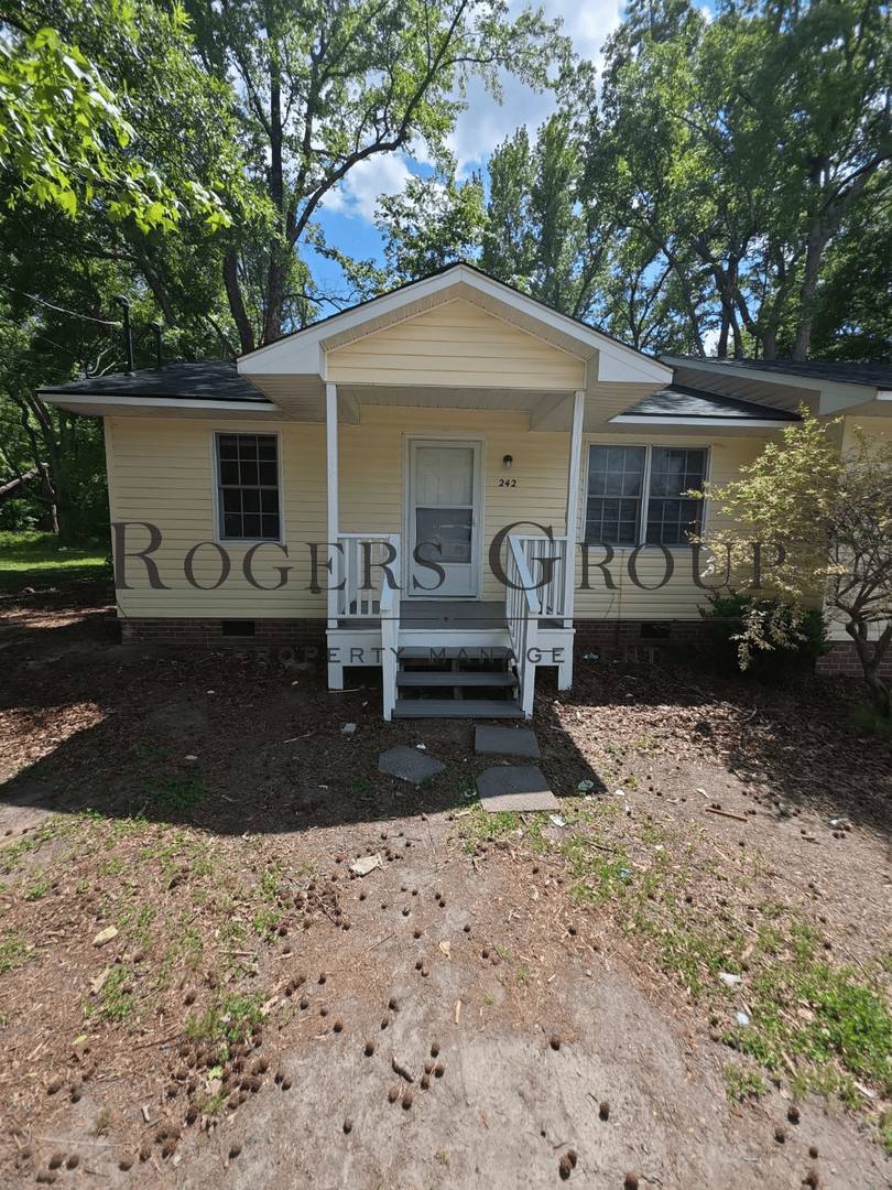 Apartment for rent at 240-242 Crozier St, Henderson, NC 27536