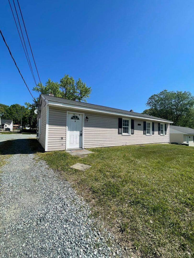 House for rent at 1011 A Tuscaloosa St, Greensboro, NC 27406