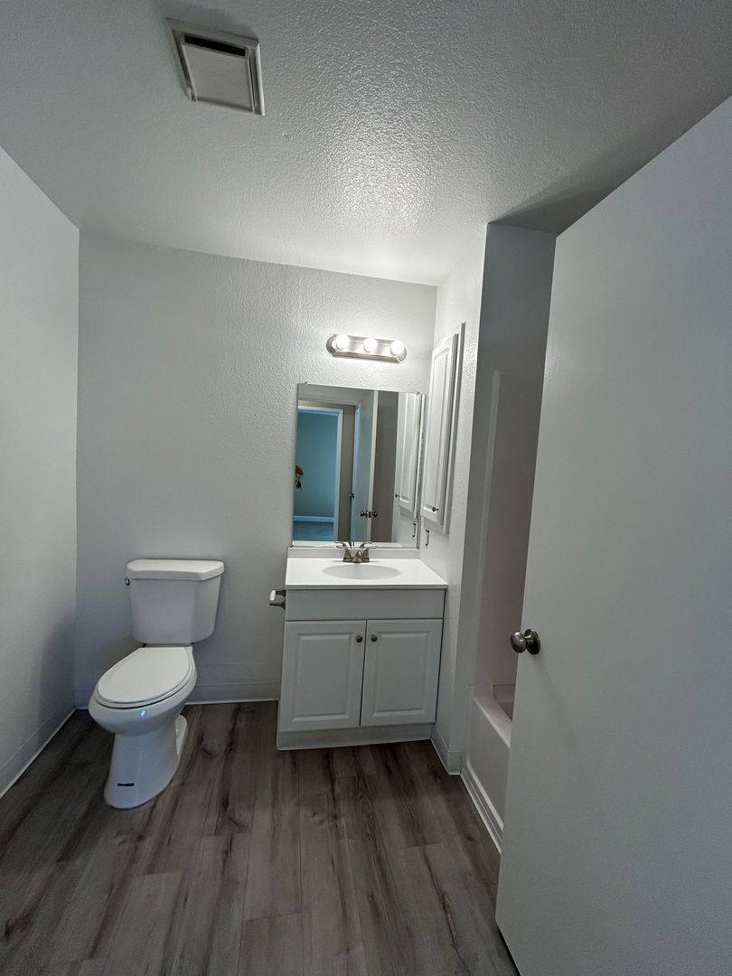 Apartment for rent at 9745 Old Placerville Rd, Sacramento, CA 95827