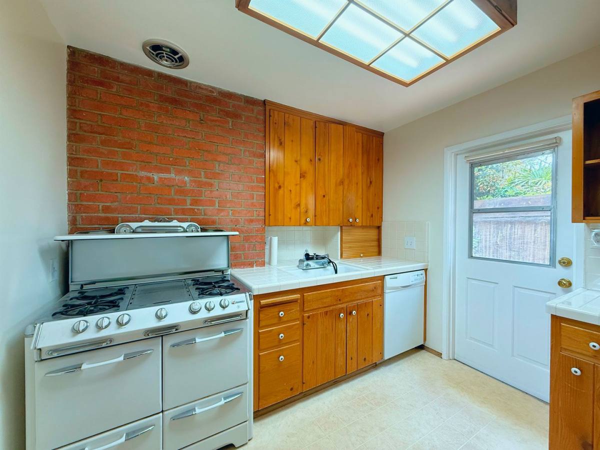 House for rent at 1284 Alexandria Dr, San Diego, CA 92107