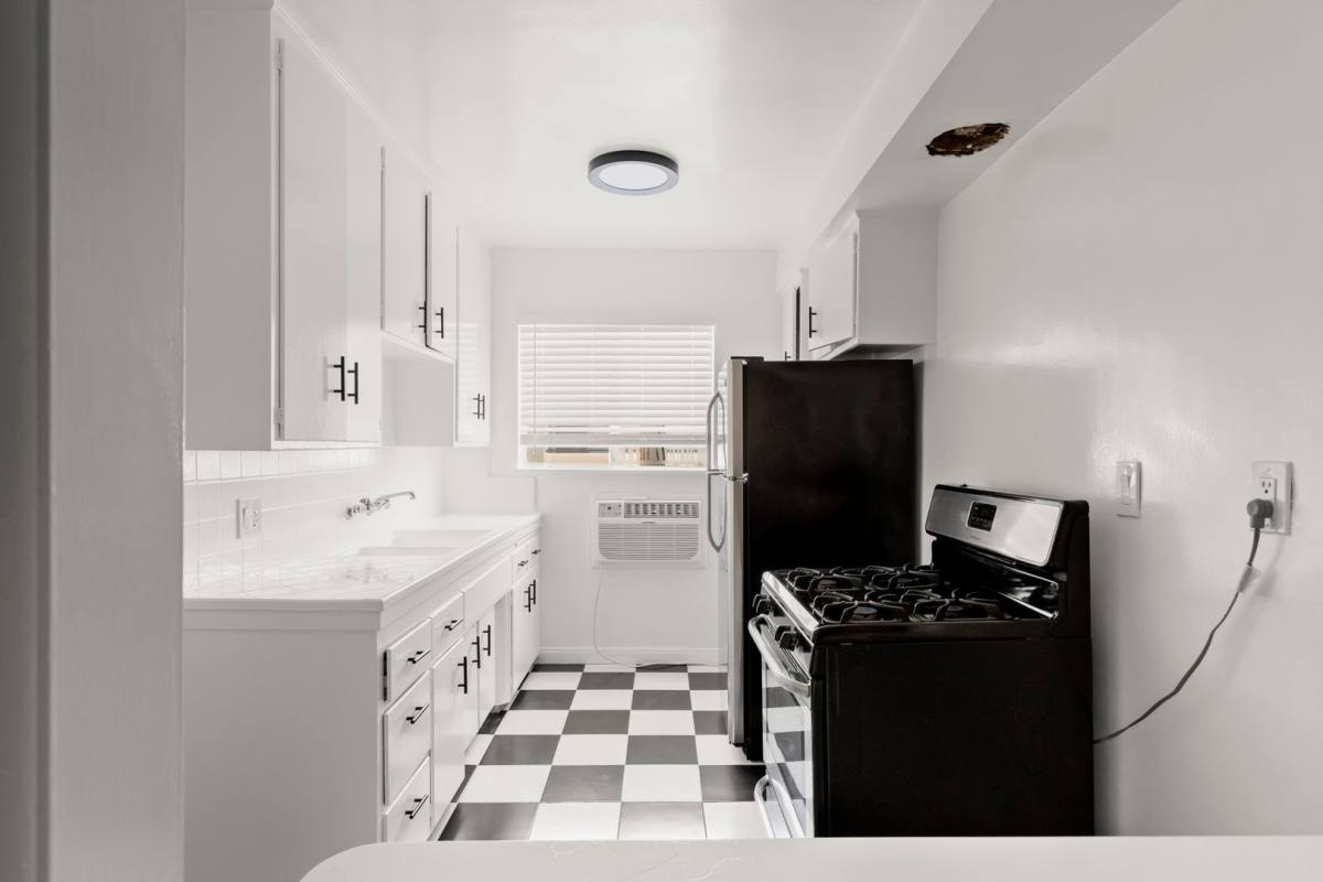 Apartment for rent at 501 S Kingsley Dr, Los Angeles, CA 90020