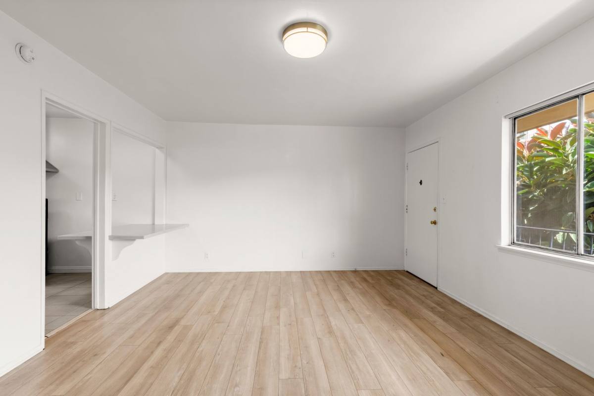 Apartment for rent at 501 S Kingsley Dr, Los Angeles, CA 90020