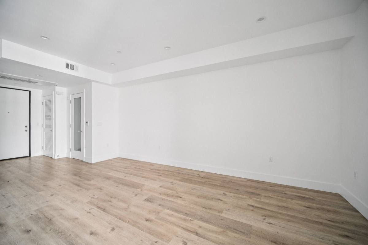 Apartment for rent at 501 S Kingsley Dr, Los Angeles, CA 90020