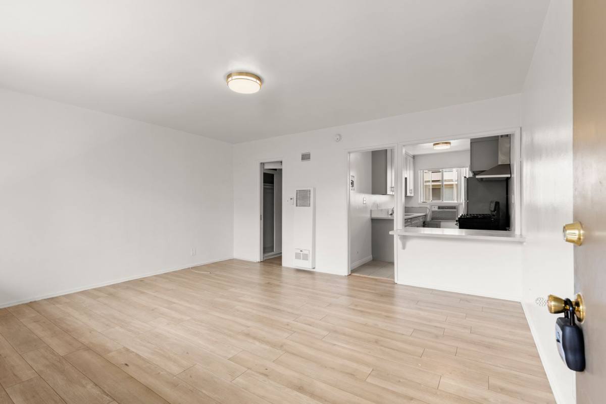 Apartment for rent at 501 S Kingsley Dr, Los Angeles, CA 90020
