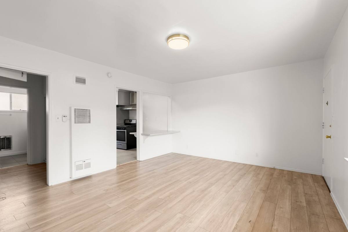 Apartment for rent at 501 S Kingsley Dr, Los Angeles, CA 90020