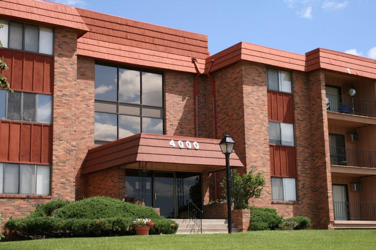 Apartment for rent at 4000 Parklawn Ave, Minneapolis, MN 55435