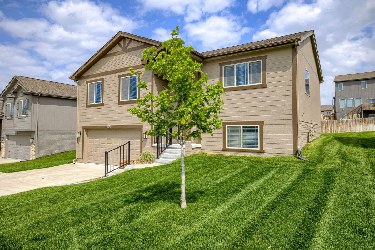 House for rent at 18906 Birch Ave, Omaha, NE 68136