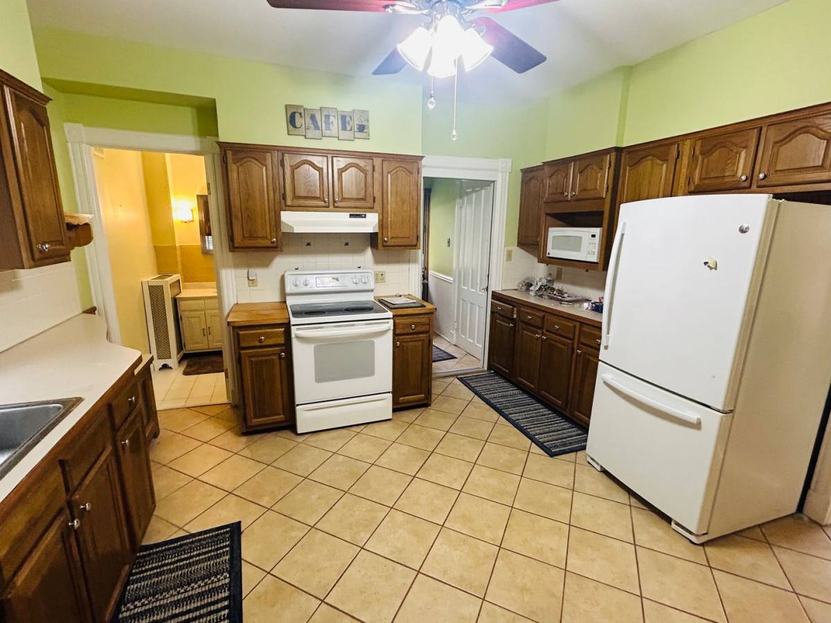 Apartment for rent at 219 W Main St, Amsterdam, NY 12010
