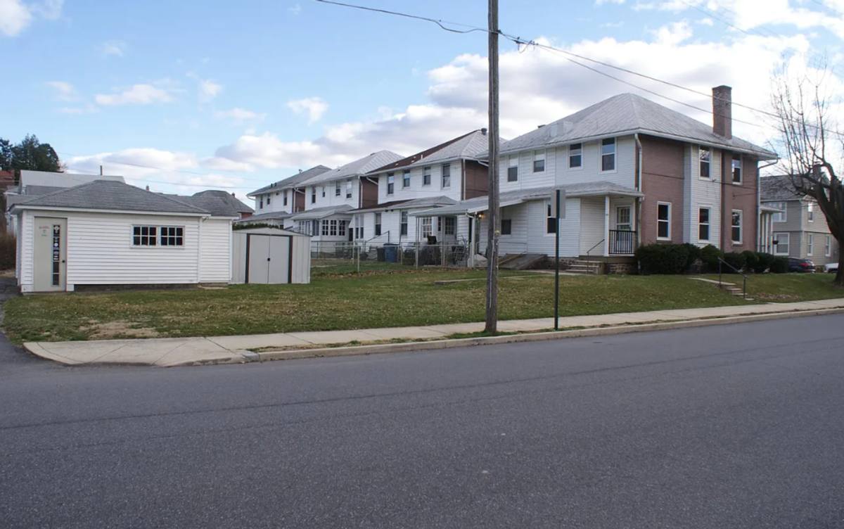House for rent at 130 N Walnut St, Fleetwood, PA 19522
