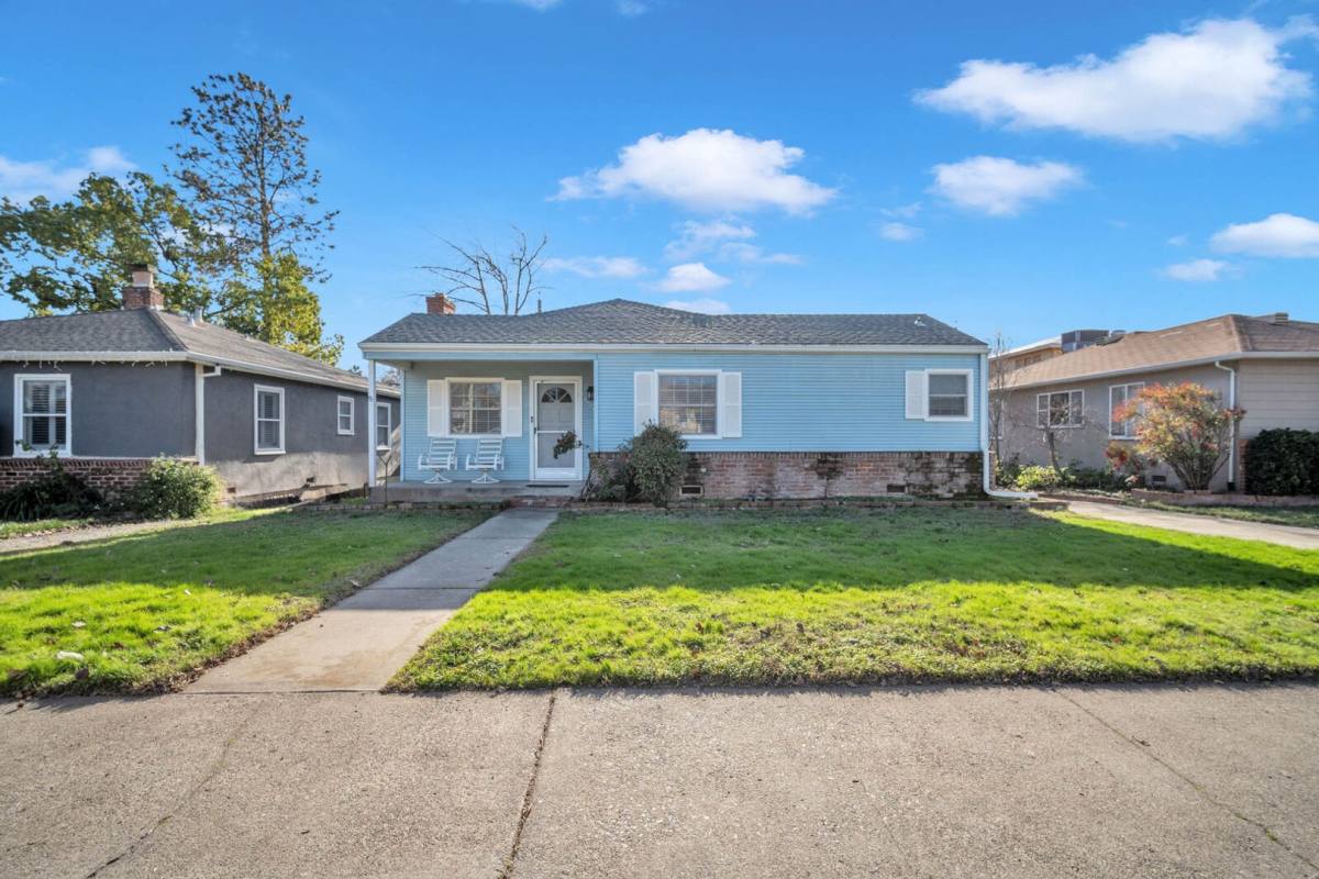 House for rent at 4620 B St, Sacramento, CA 95819