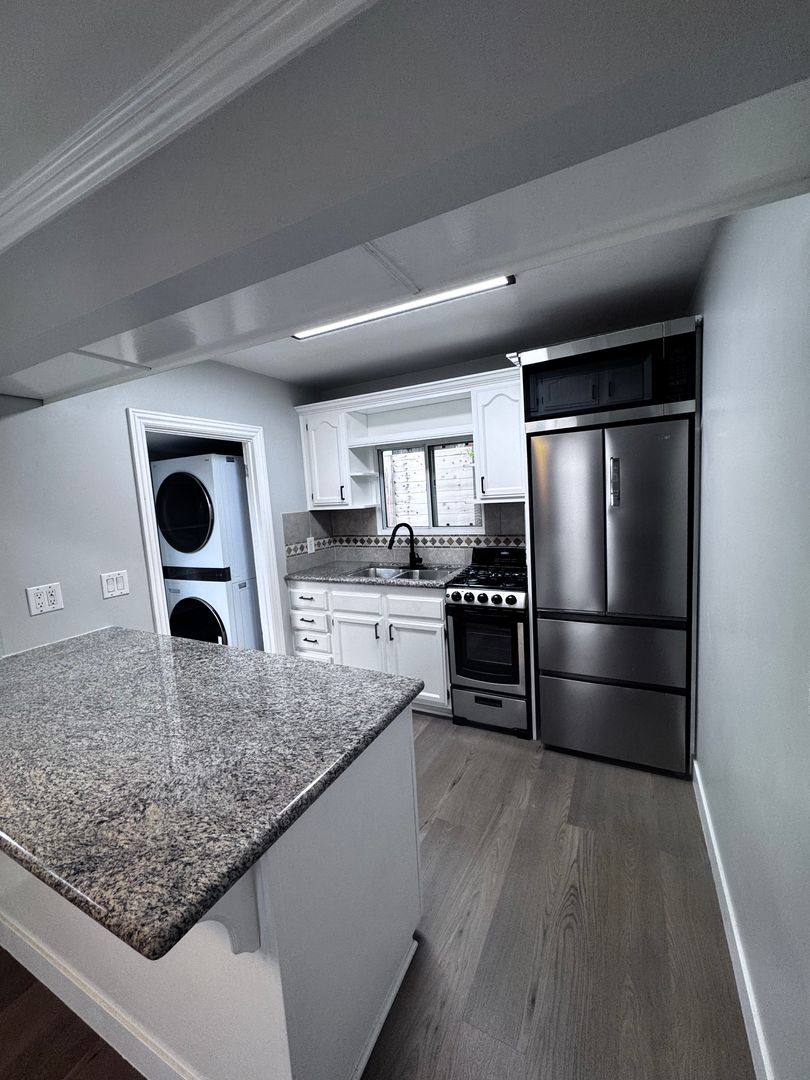 Apartment for rent at 222 La Brea St, Laguna Beach, CA 92651