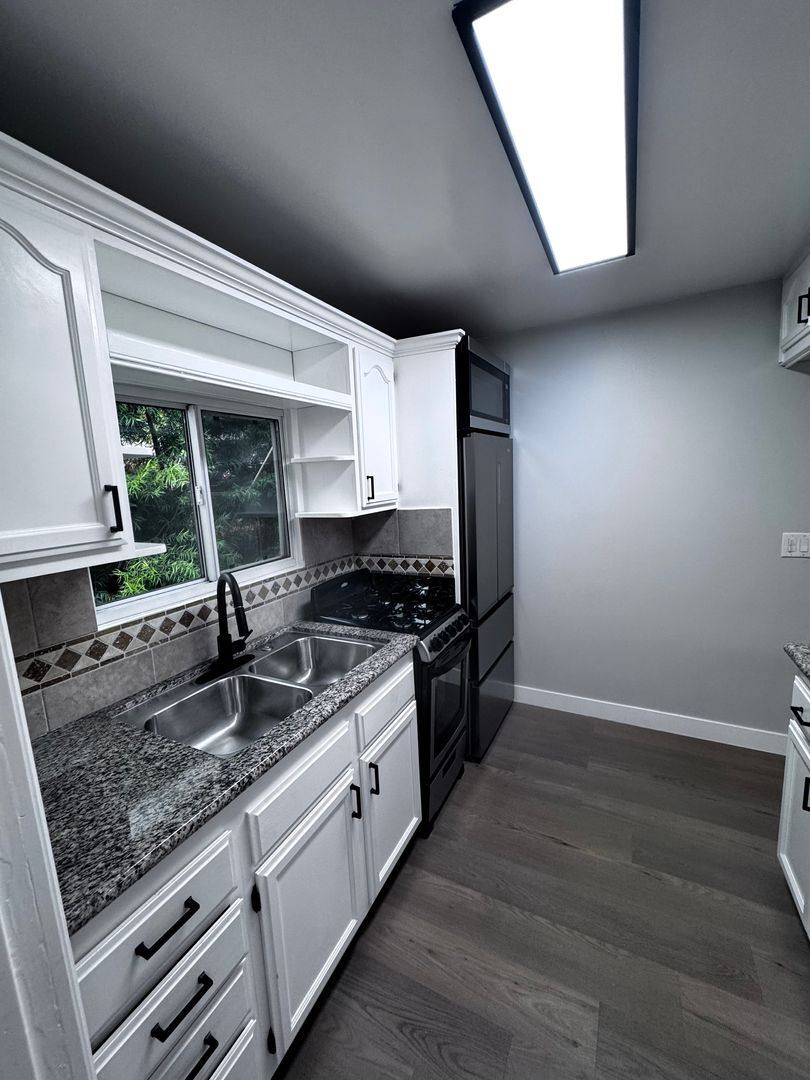 Apartment for rent at 222 La Brea St, Laguna Beach, CA 92651