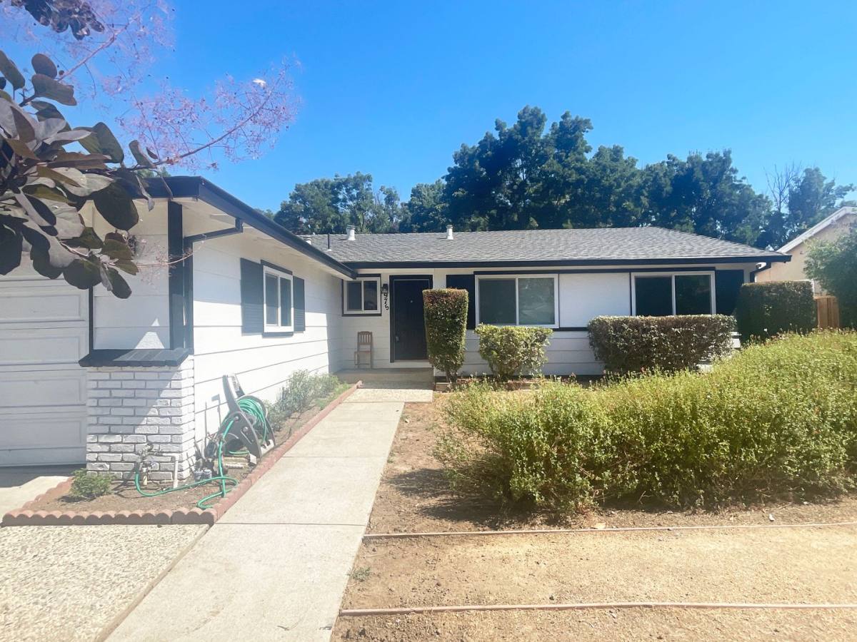 House for rent at 975 Perrelli St, Gilroy, CA 95020
