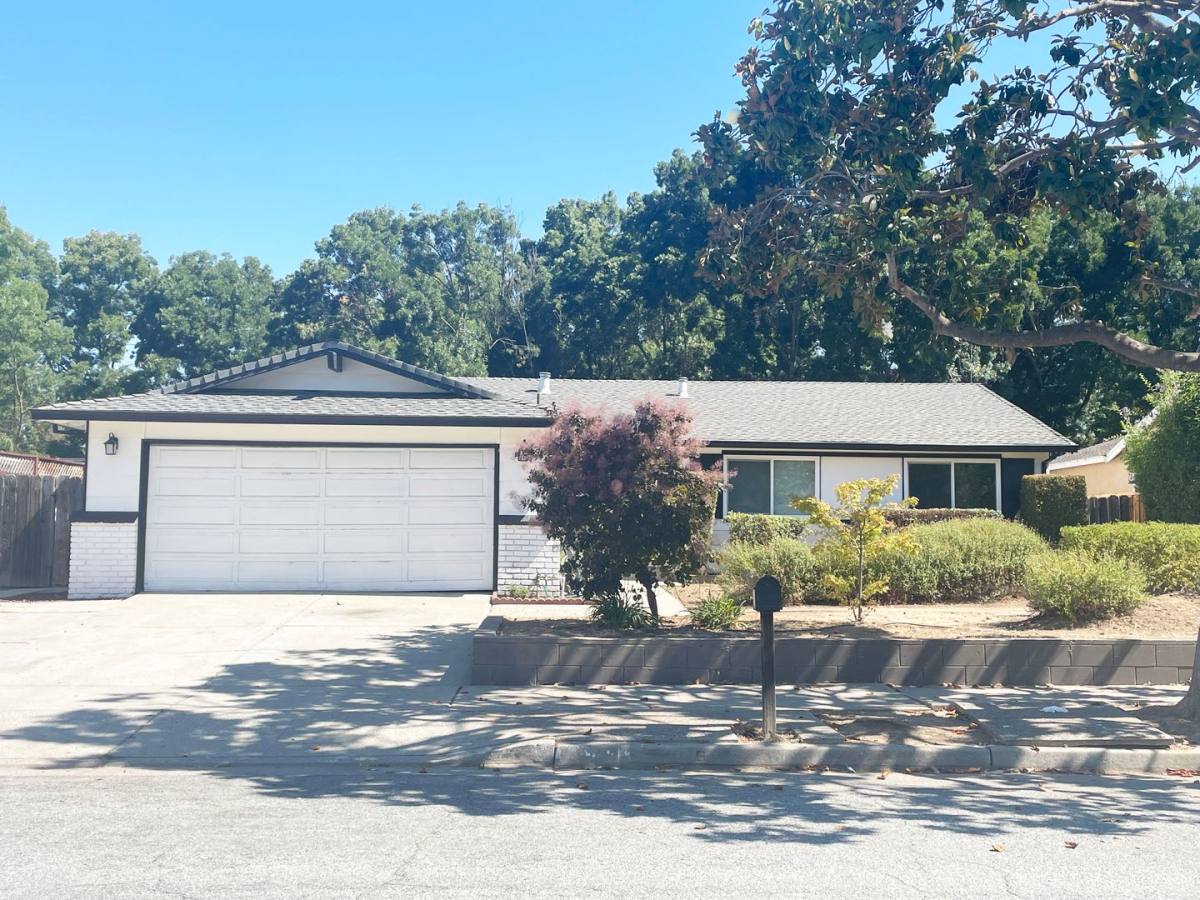 House for rent at 975 Perrelli St, Gilroy, CA 95020