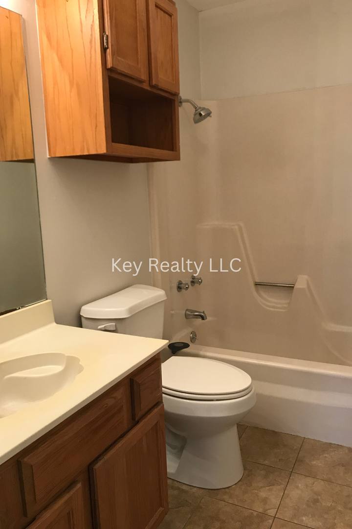 House for rent at 999 Bayou Trace Dr, Alexandria, LA 71303