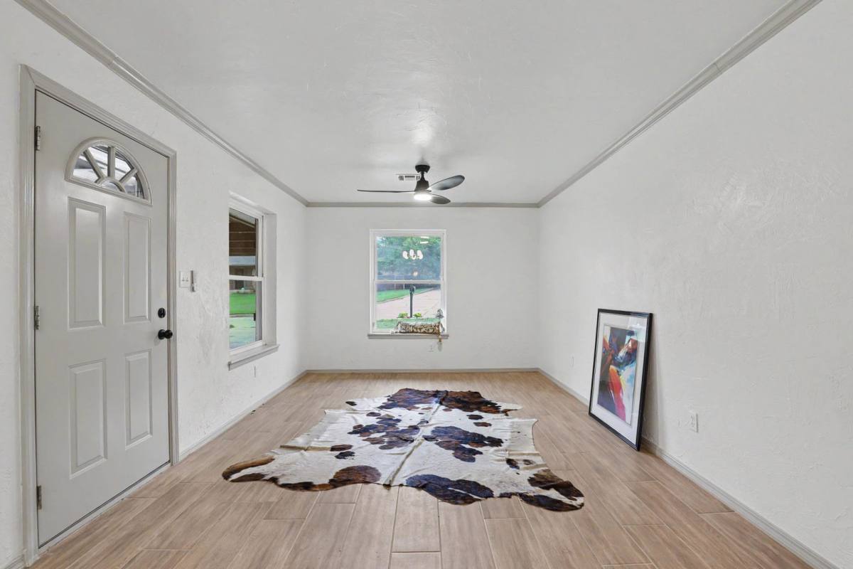House for rent at 1715 Edgewood Dr, Edmond, OK 73013