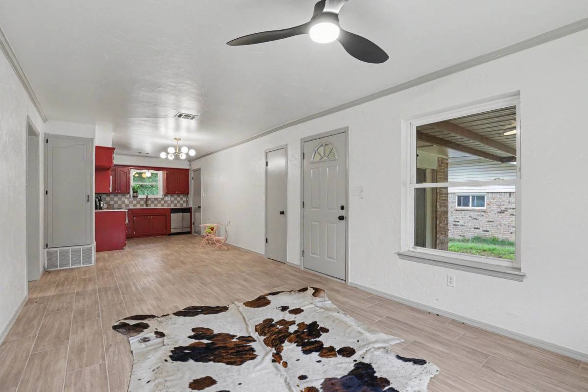 House for rent at 1715 Edgewood Dr, Edmond, OK 73013