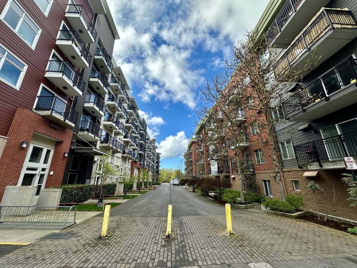 Apartment for rent at 1015 Railroad Ave, Bellingham, WA 98225
