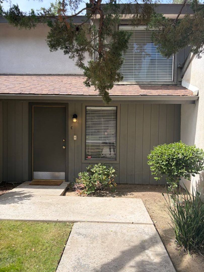 Condo for rent at 2800 Barrington St, Bakersfield, CA 93309