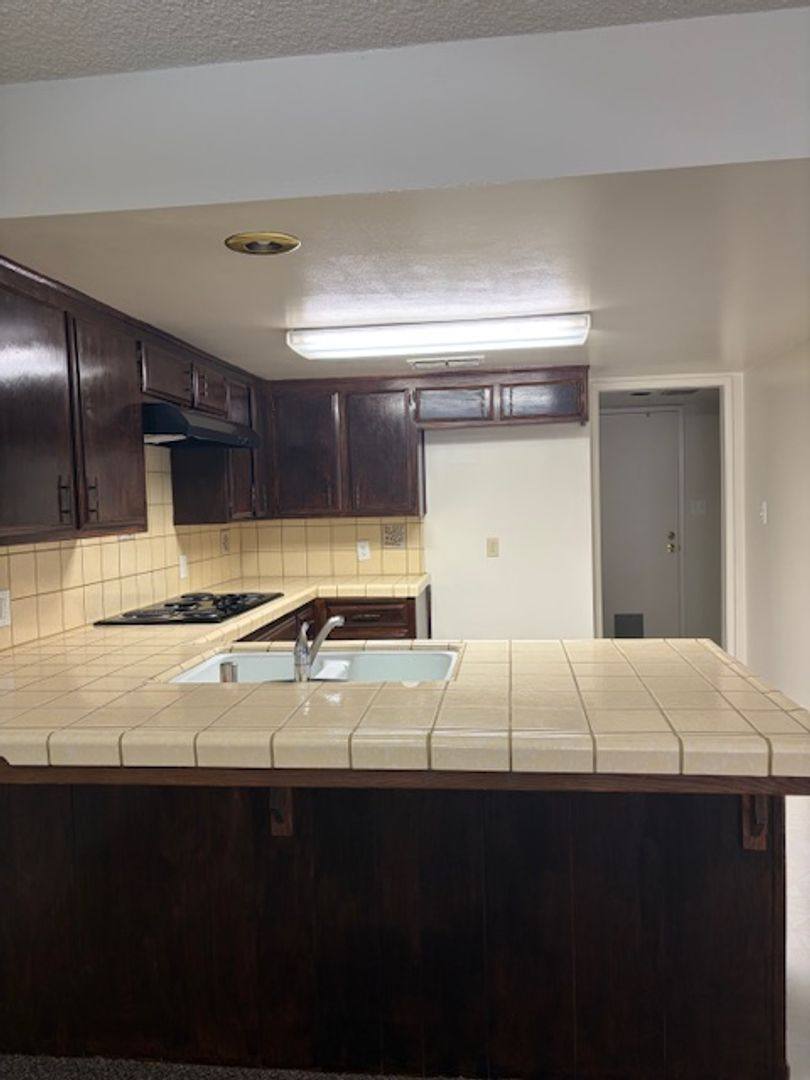 Condo for rent at 2800 Barrington St, Bakersfield, CA 93309