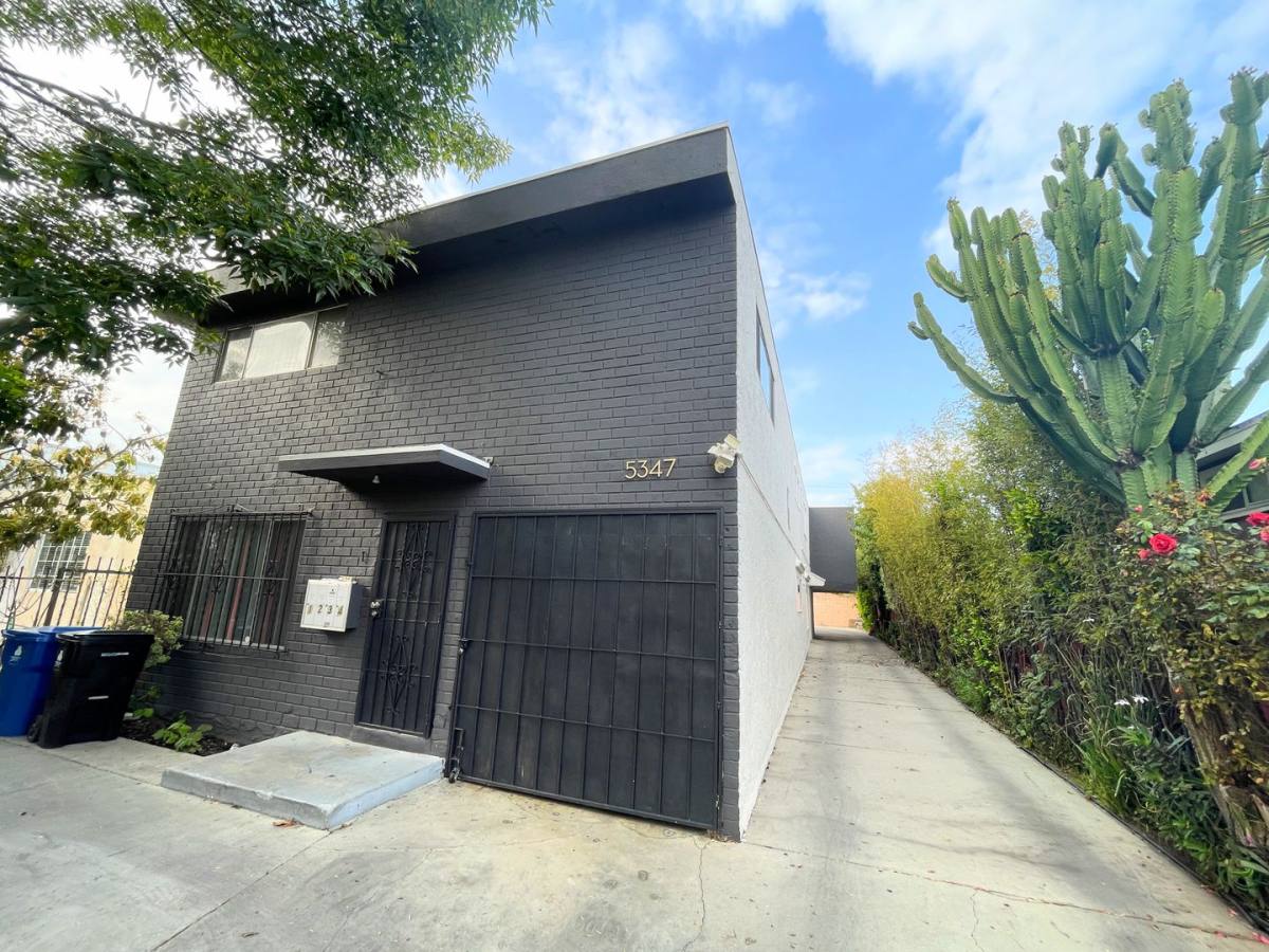 Apartment for rent at 5347 Blackwelder St, Los Angeles, CA 90016