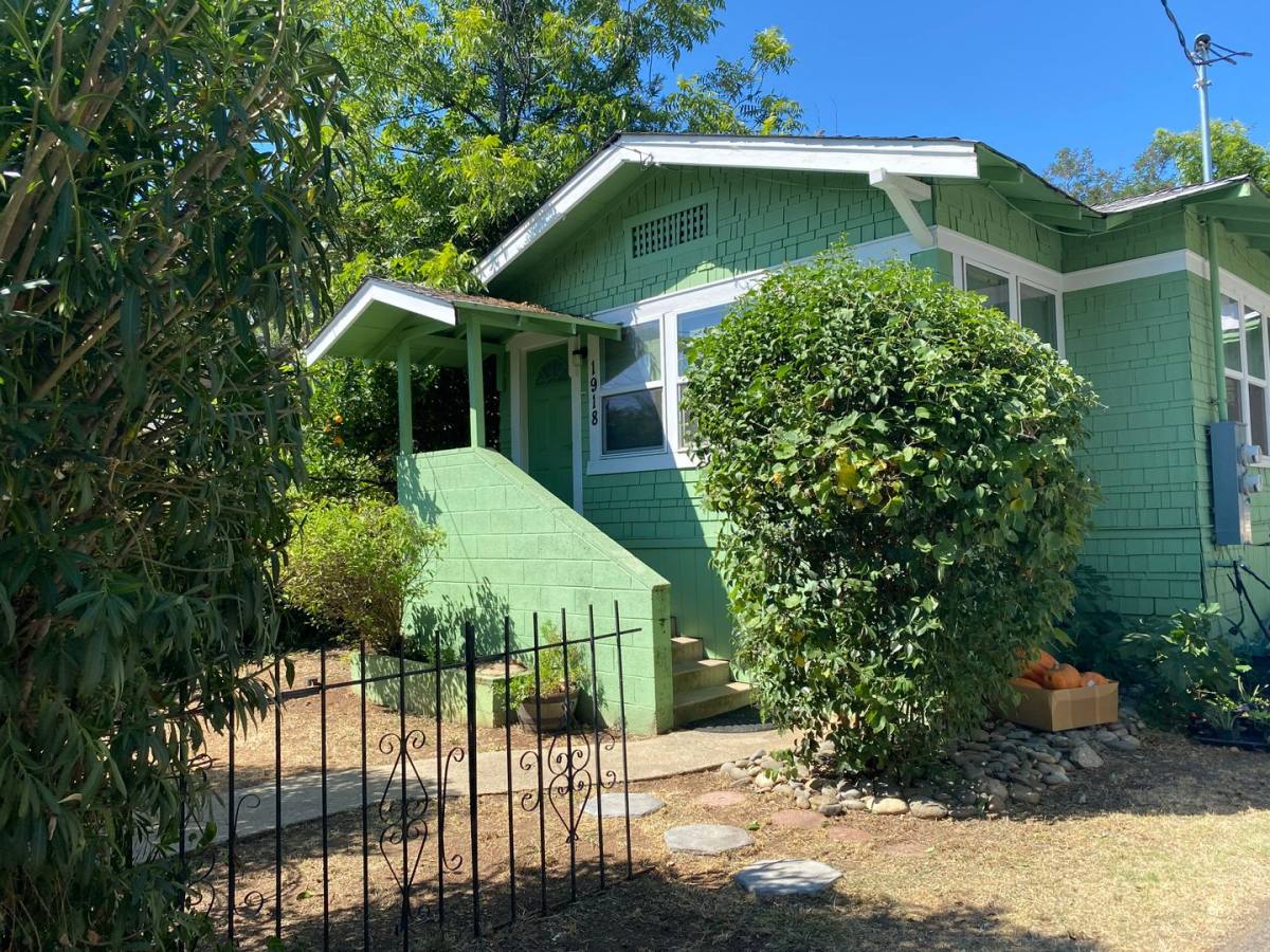 Apartment for rent at 1918-1920 Chestnut St, Redding, CA 96001