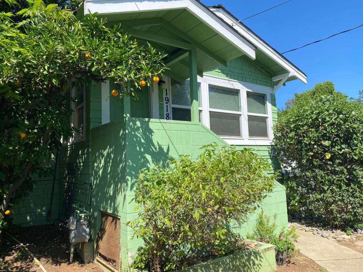 Apartment for rent at 1918-1920 Chestnut St, Redding, CA 96001