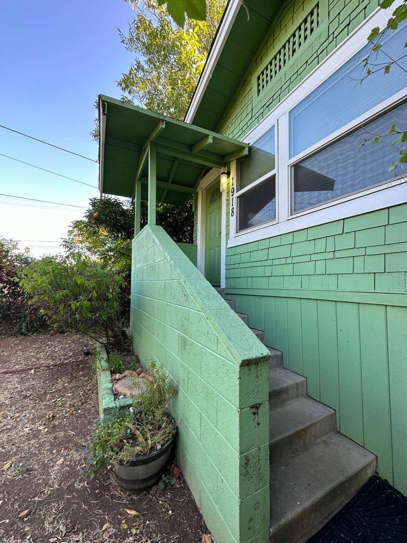 Apartment for rent at 1918-1920 Chestnut St, Redding, CA 96001