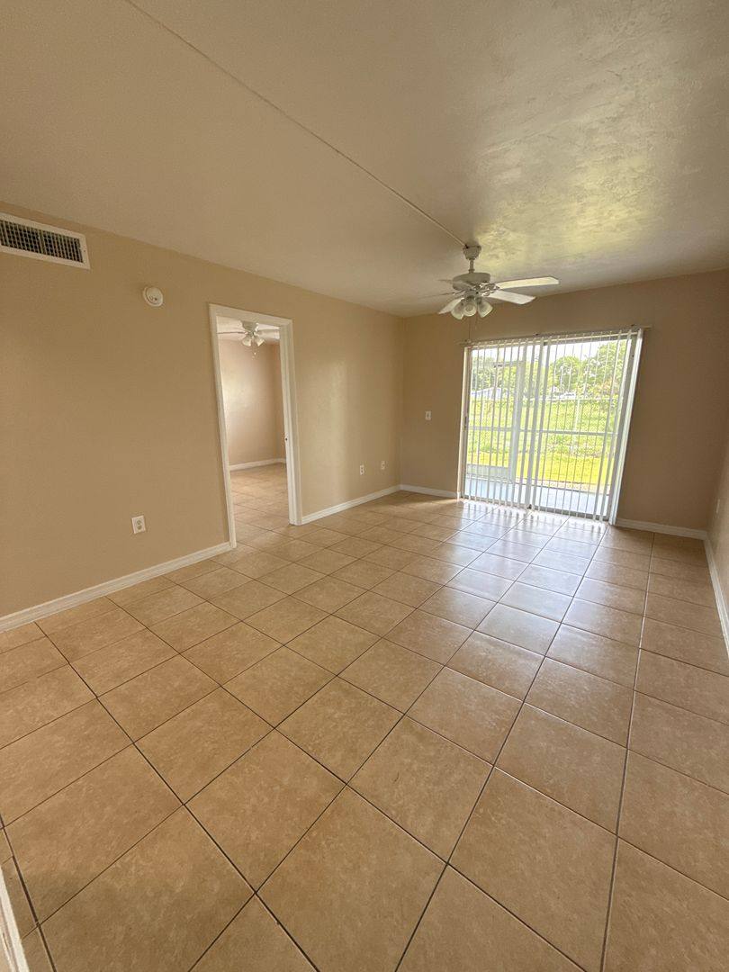 Apartment for rent at 3011-3027 Broadway, Fort Myers, FL 33901