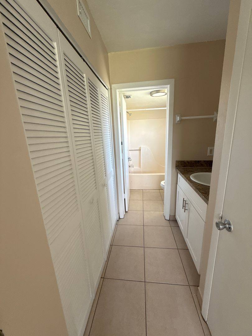 Apartment for rent at 3011-3027 Broadway, Fort Myers, FL 33901