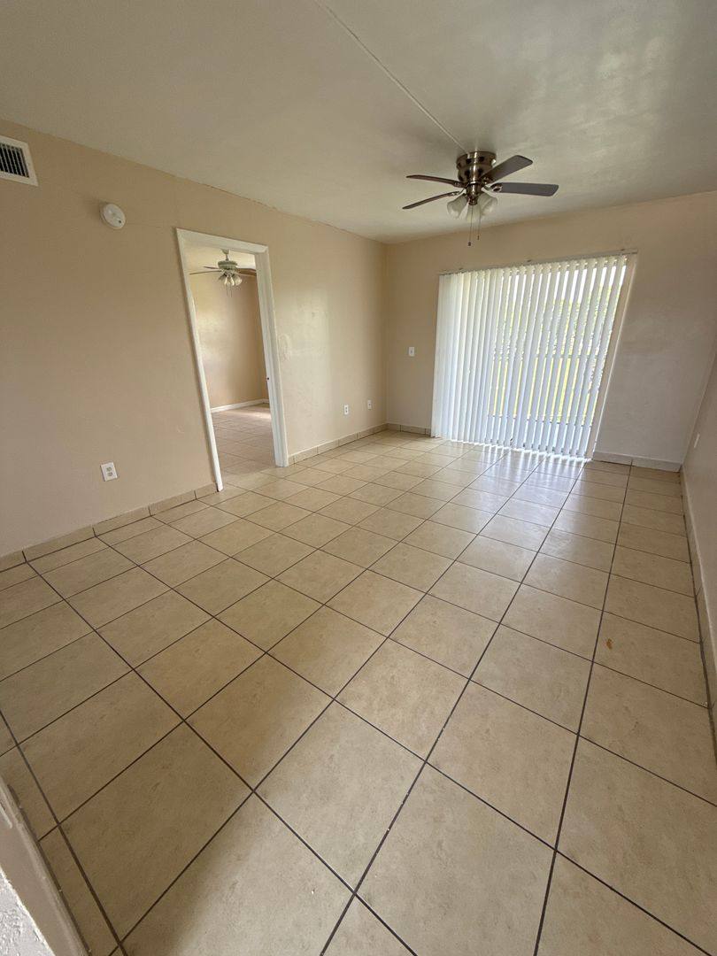 Apartment for rent at 3011-3027 Broadway, Fort Myers, FL 33901