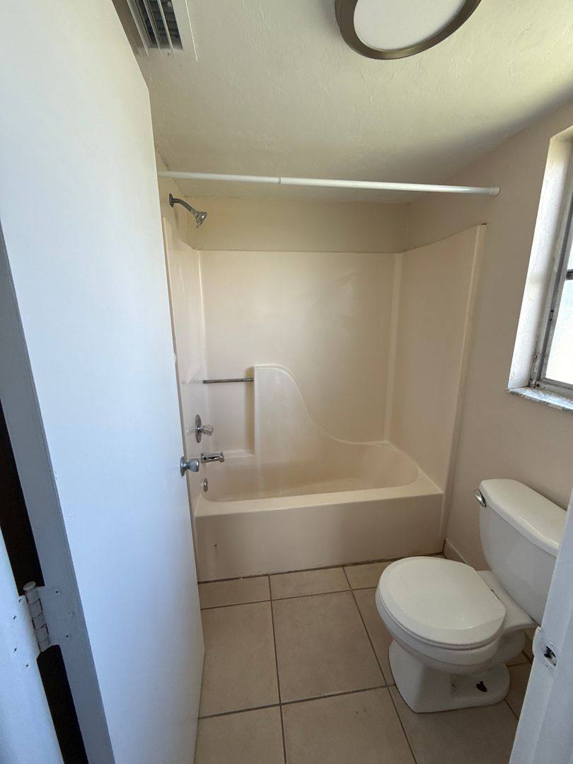 Apartment for rent at 3011-3027 Broadway, Fort Myers, FL 33901