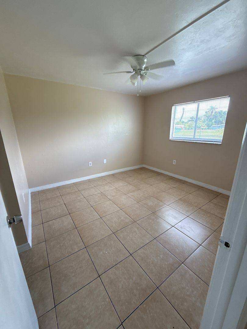 Apartment for rent at 3011-3027 Broadway, Fort Myers, FL 33901