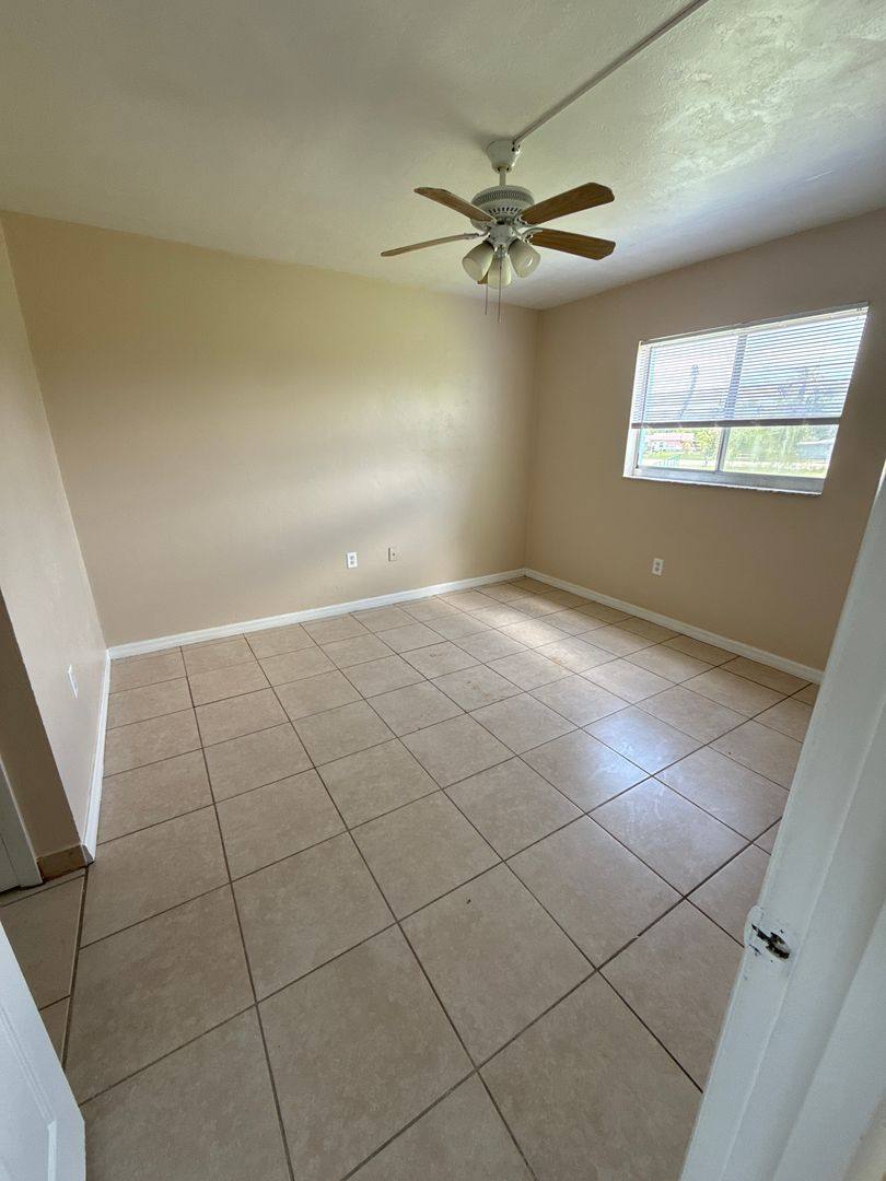Apartment for rent at 3011-3027 Broadway, Fort Myers, FL 33901